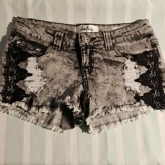 Daytrip Pants - Daytrip Capricorn Black/Gray Jean Shorts sz 26